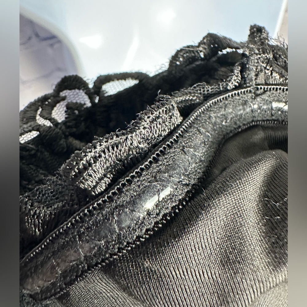 Sexy black lace wire-ribbed bustier with rose design and clasp mesh back - Picture 9 of 9